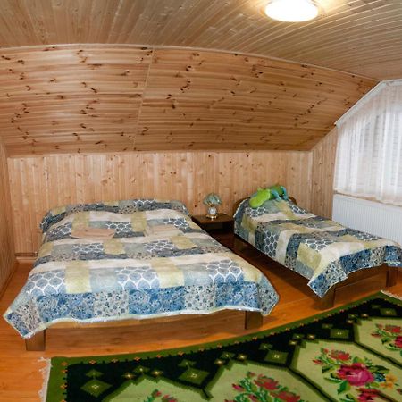 У Гриніва Polyanitsa Popovichevskaya Exterior foto